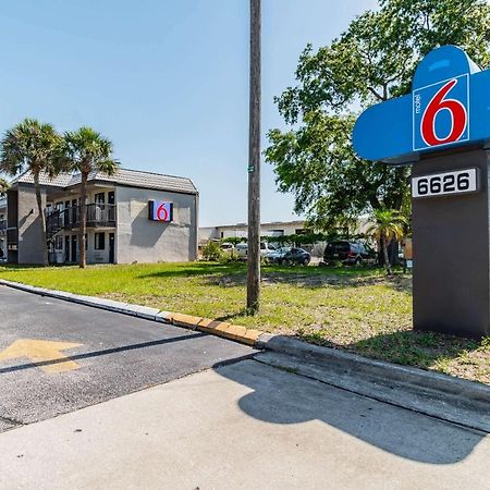 Motel 6 Tampa Near Fairgrounds - Casino Exterior foto