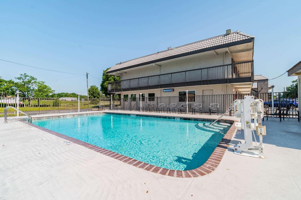 Motel 6 Tampa Near Fairgrounds - Casino Exterior foto