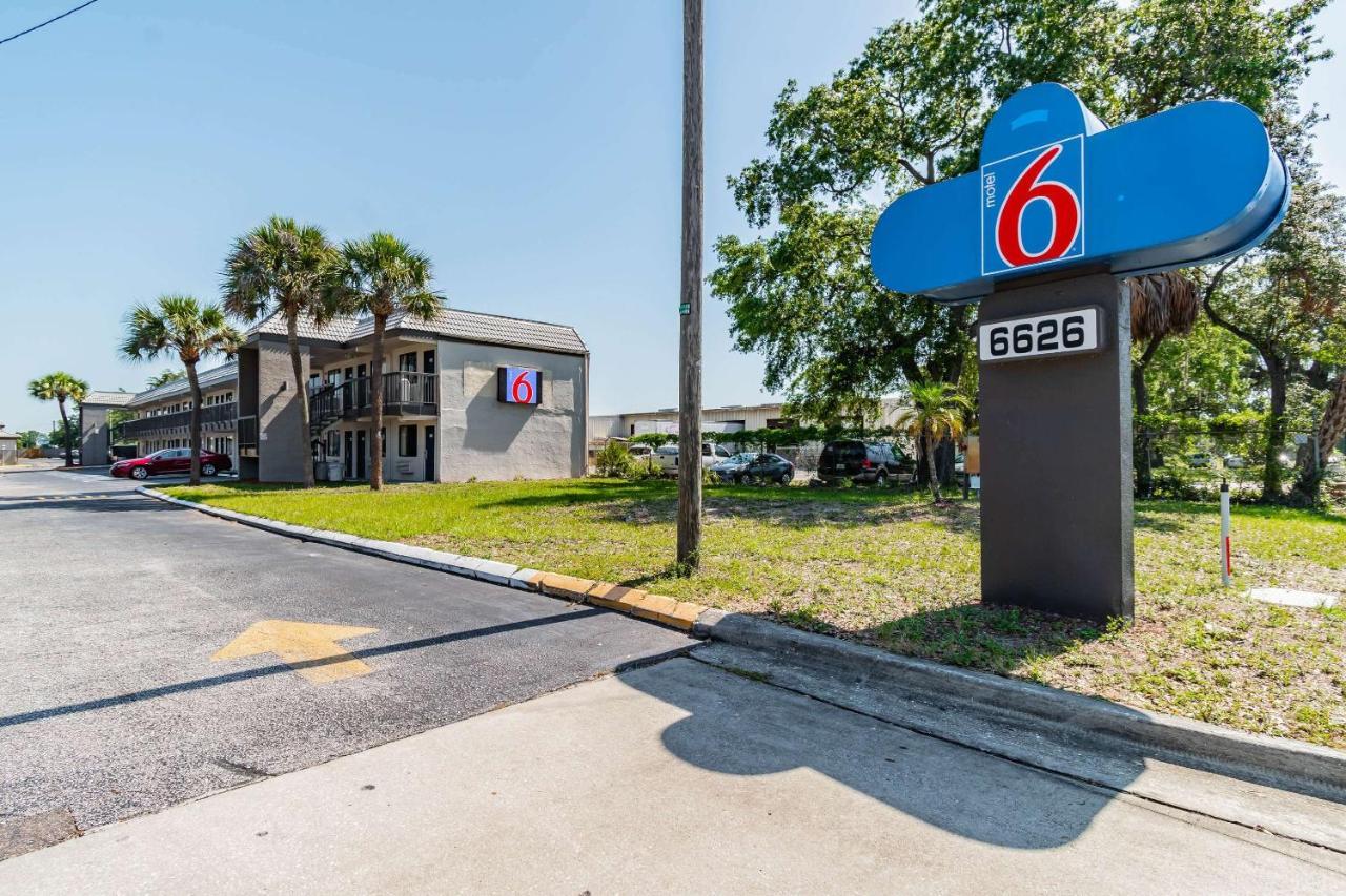 Motel 6 Tampa Near Fairgrounds - Casino Exterior foto